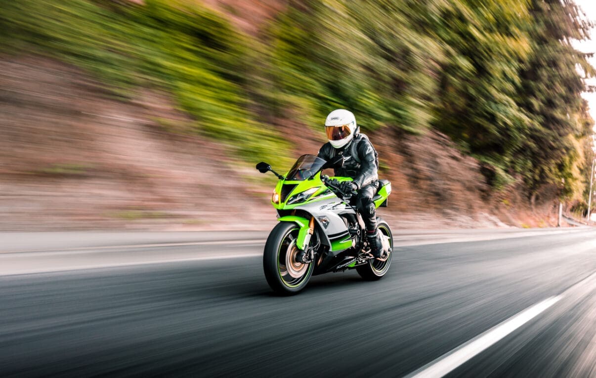 Four wheels against two wheels — a battle of braking technologies