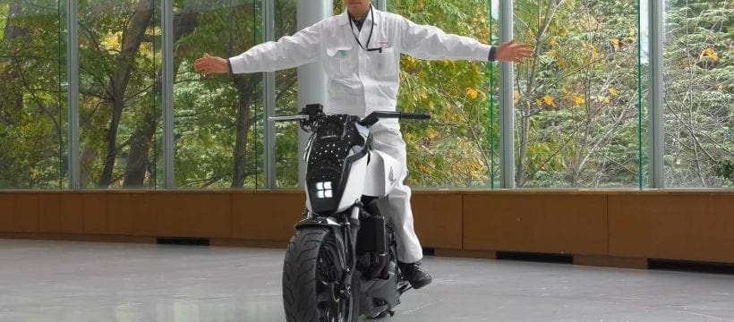 Honda’s self-balancing robot bike