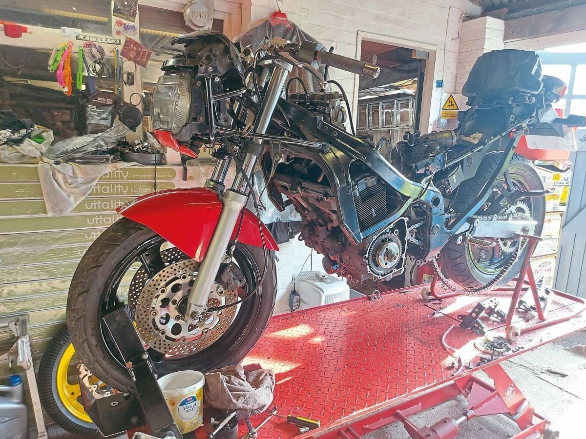 Project Bike: Fixing up a £400 Suzuki GSX600F | Part 4