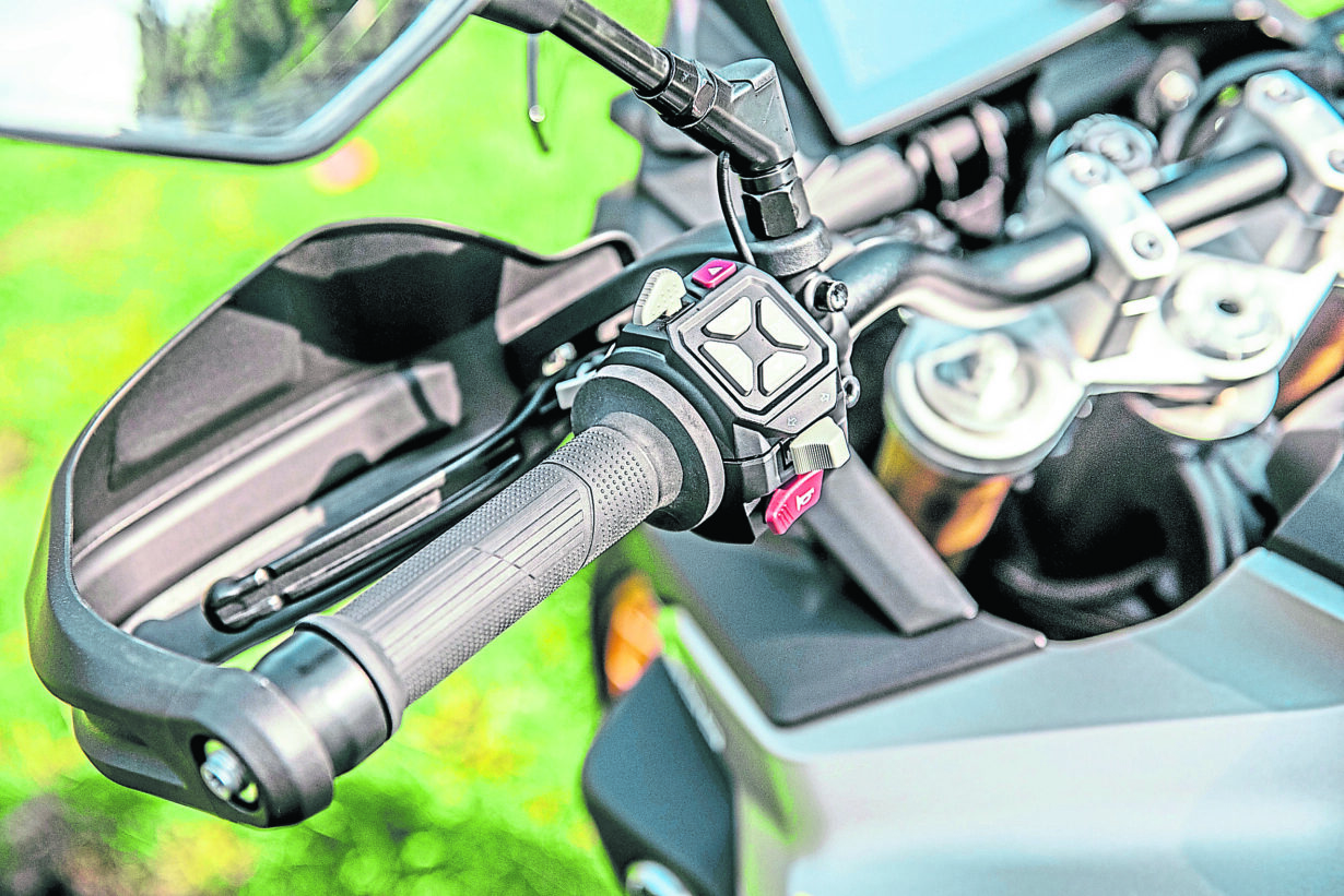 Voge 900DSX