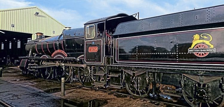 Dinmore Manor turns BR lined black for Broadway