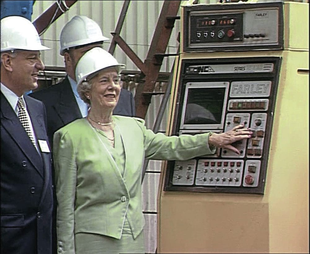  David Champion and the late Dorothy Mather (Arthur H Peppercorn’s widow and former president) formally start the construction of Tornado on July 13, 1994.