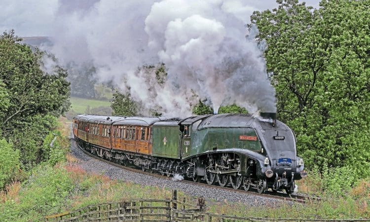 VIDEO: Ex-LNER ‘A4’ No. 60009 Union of South Africa in incident with carriage