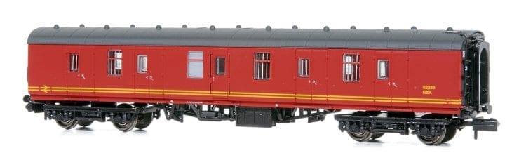Colourful sector-era Mk.1 coaches new in 2mm