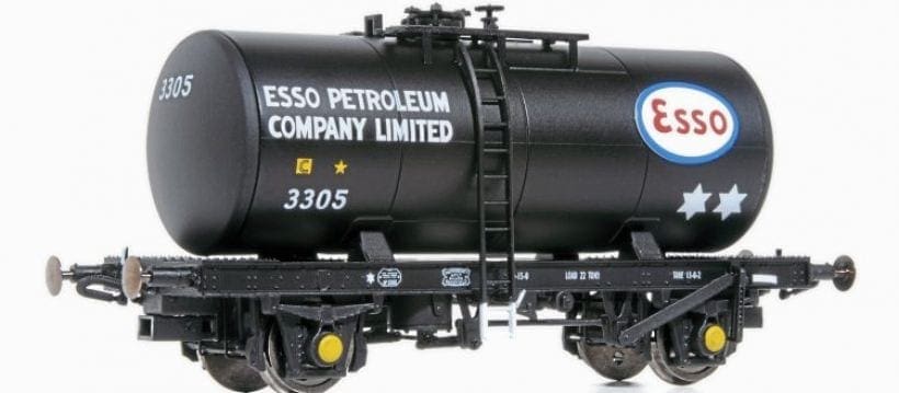 Classic Esso tanks new in ‘OO’
