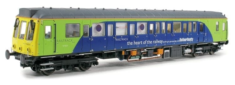 Hattons unveils decorated ‘bubble car’ DMUs in 4mm