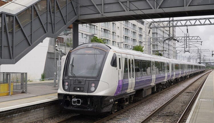 Crossrail delayed until 2022 and needs extra £450m