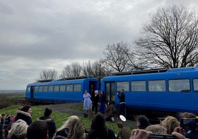 Hitachi Rail engineers transform disused train carriage into library for local school