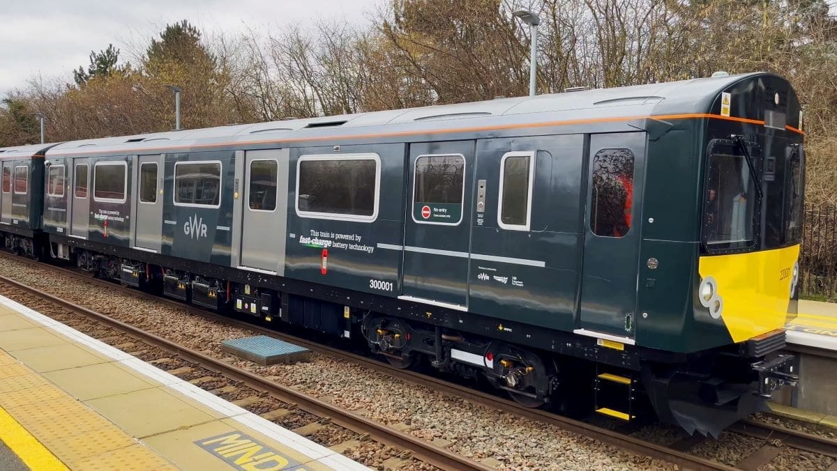 Great Western Railway develop charger which charges train batteries in under 4 minutes