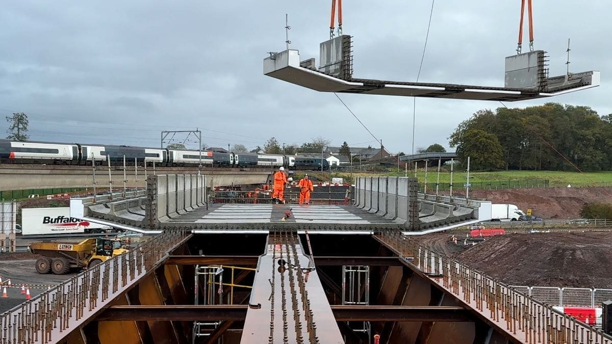 Time-lapse footage shows construction of huge railway bridge