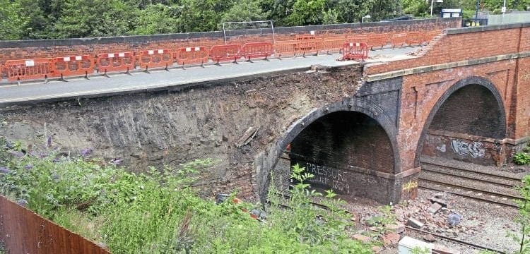 Partial bridge collapse disrupts Midland Main Line