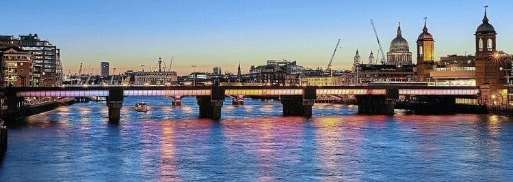 Art project lights up Cannon Street bridge