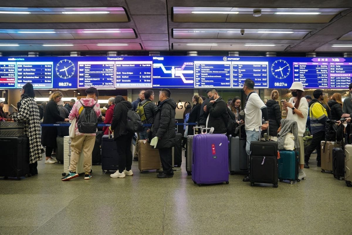 Cross-channel services resume but travel disruption continues