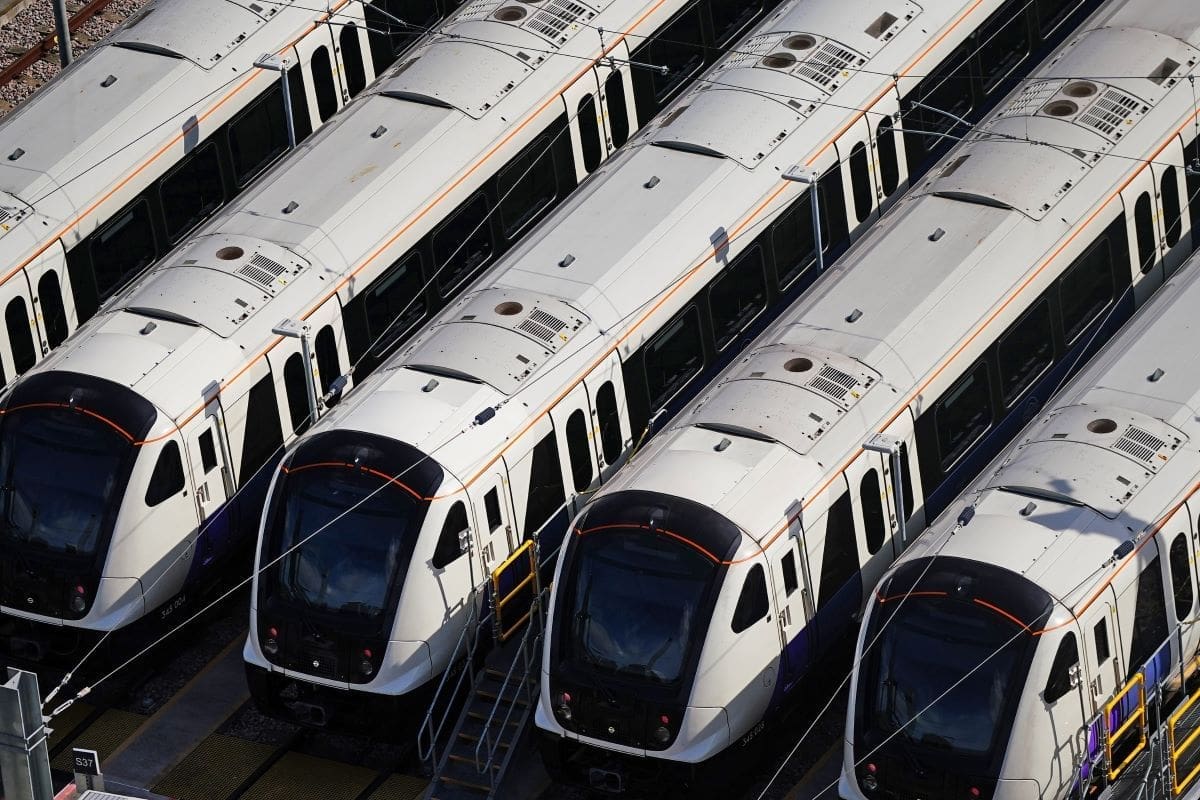 Lack of toilets on Elizabeth line trains blamed for stranded passengers opening doors