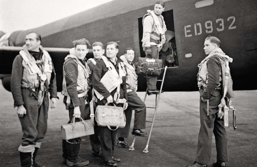 Wg Cdr Guy Gibson and his crew pause for a picture as they board ED932 for the Dams raid on 16 May 1943. Left to right: Flt Lt RD Trevor-Roper, Sgt J Pulford, FS GA Deering, Plt Off FM Spafford, Flt Lt REG Hutchinson,Wg Cdr Guy Gibson (in doorway) and Plt Off HT Taerum. IWM CH18005