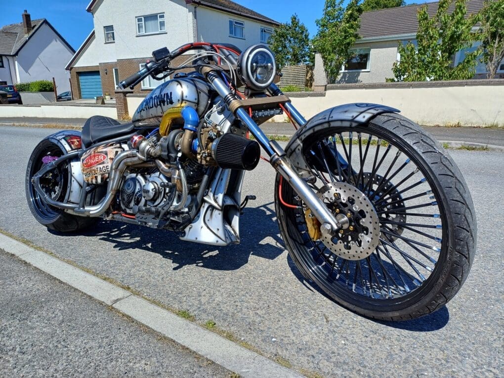 2001 Yamaha XVS1100 ‘ Lockdown’ | Brag Your Bike