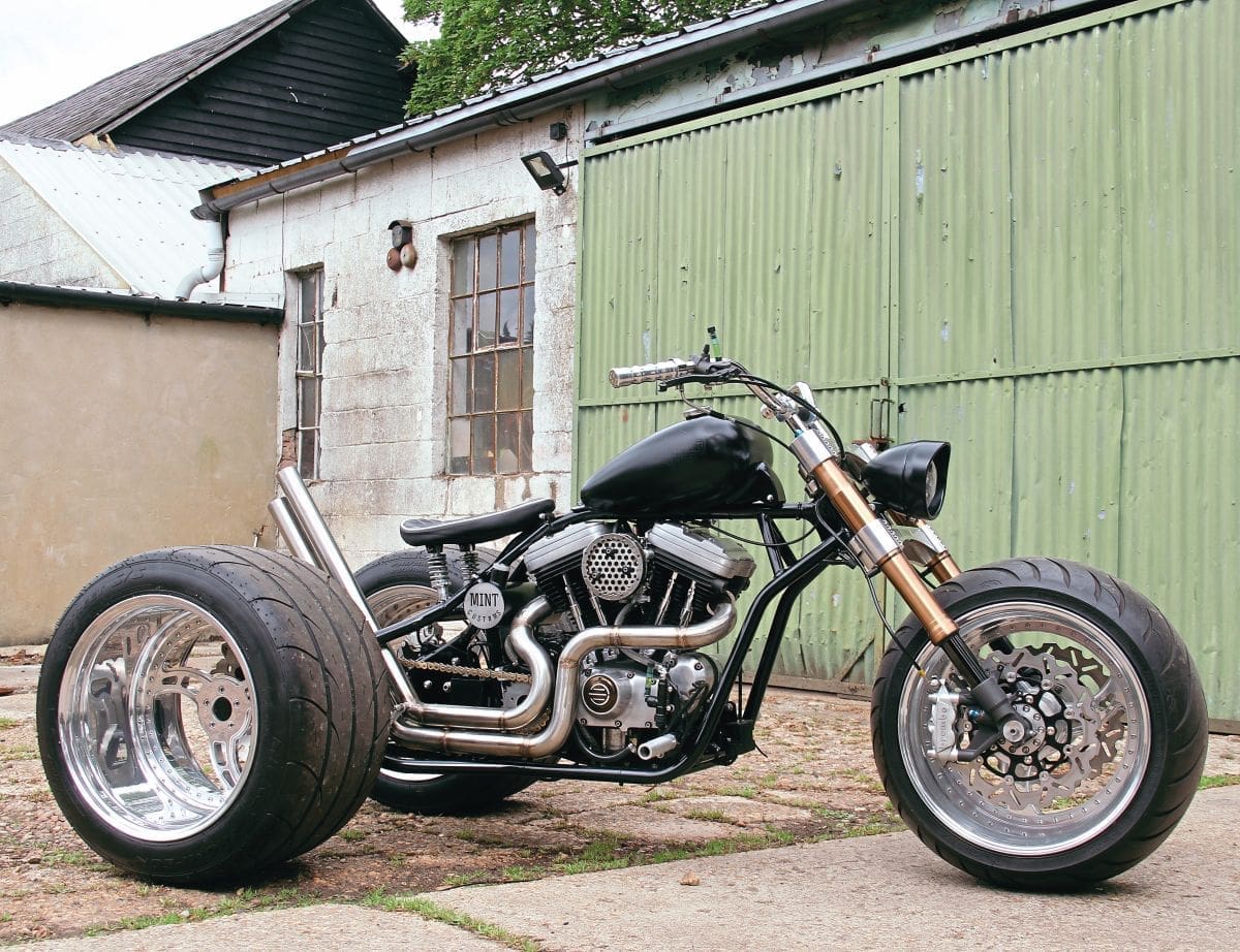 Fat-wheel sporty Mint Customs trike