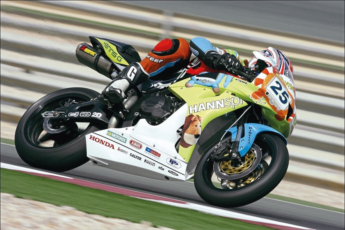 Brookes on the Stigefelt Honda CBR600RR during a race.