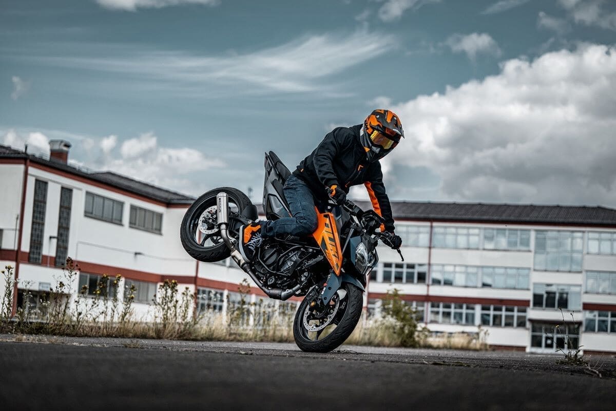 KTM's 2024 Single-Cylinder Dukes Bring More Bike For Your Buck -  Roadracing World Magazine