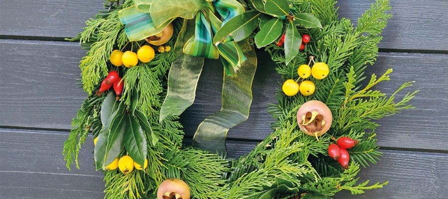 How to make a Christmas wreath