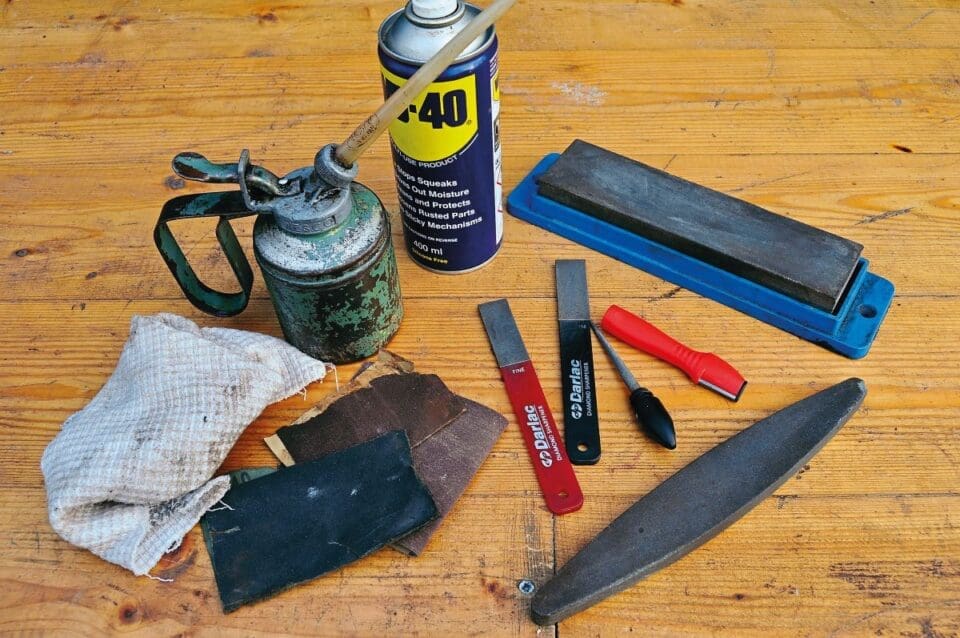 Equipment for sharpening garden tools
