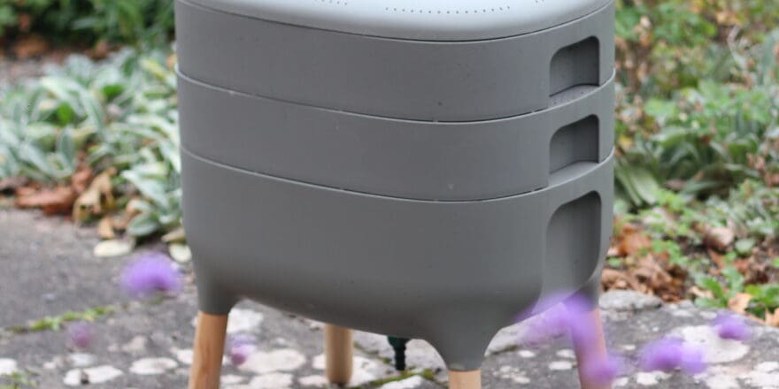 Vermicomposting in Wiggly Wigglers’ Urbalive Worm Composter is easy and odour-free