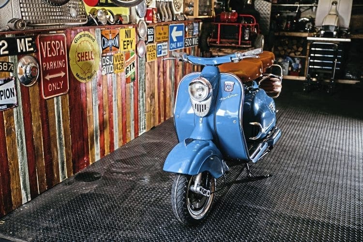 Scootering classics: Auto Retro - Scootering Magazine