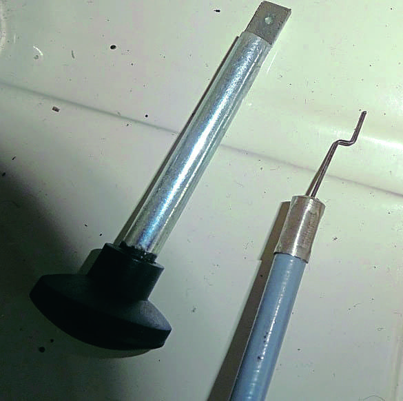 2: This is a close-up of the cable and choke knob, so that we know what we are dealing with.