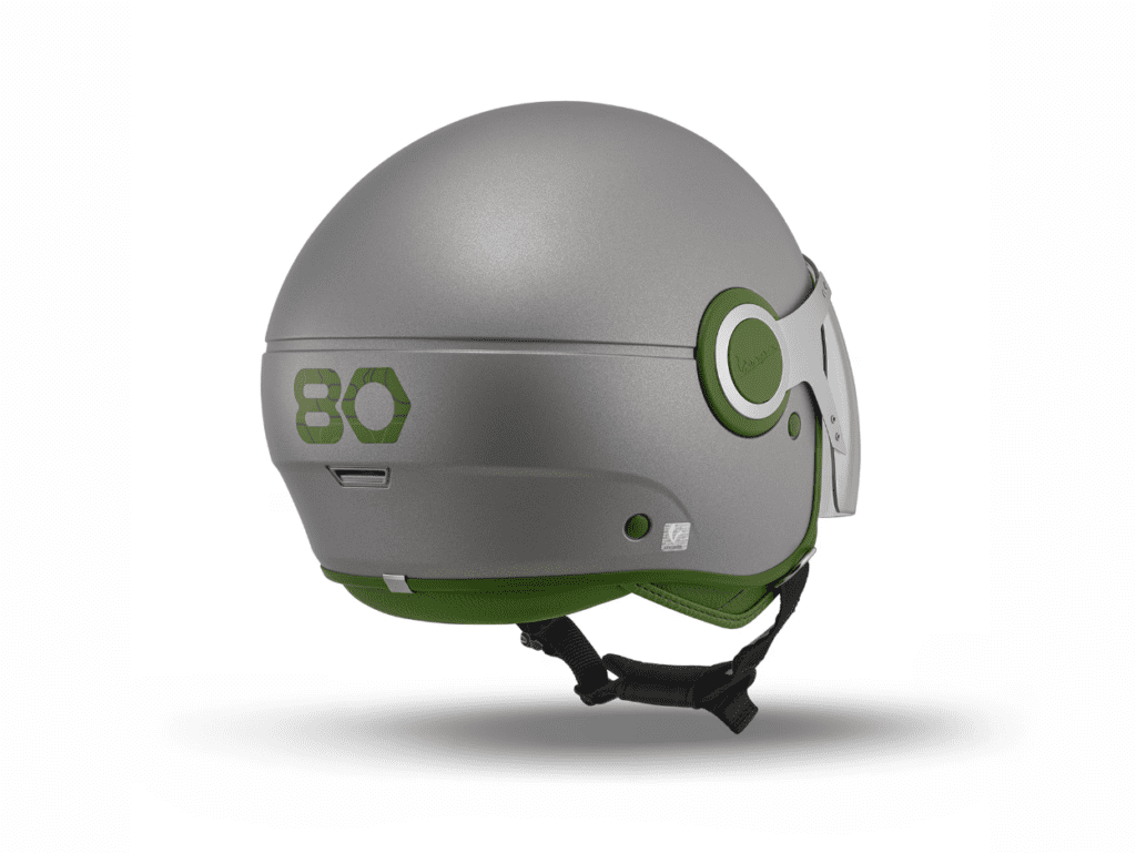 Vespa Edizione Ottantesimo matching helmet