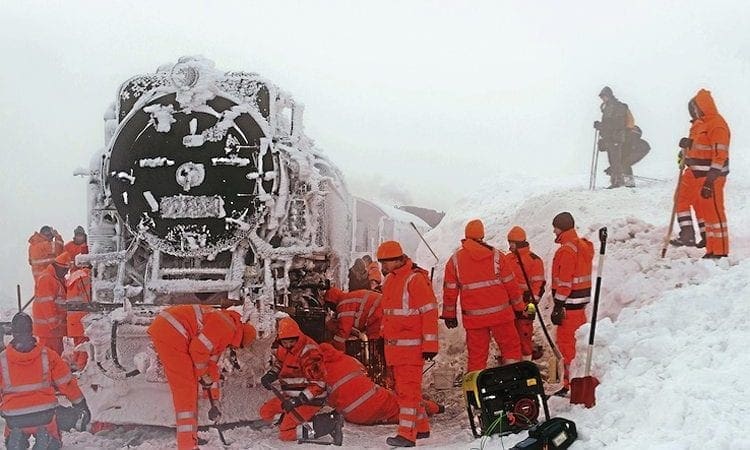 Harz steam loco gets stuck in snow!