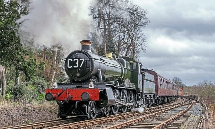West Somerset gets triple ‘Manors’ as Raveningham Hall heads to Severn Valley Railway