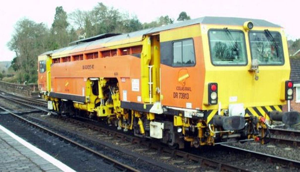 Train crash avoided by 75 seconds after 'poor communications'