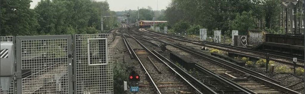 A train came within 75 seconds of potentially crashing into a track maintenance machine, an investigation has found.