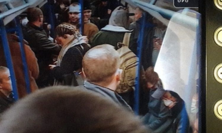 Packed crowds reported on Tube, despite coronavirus warning