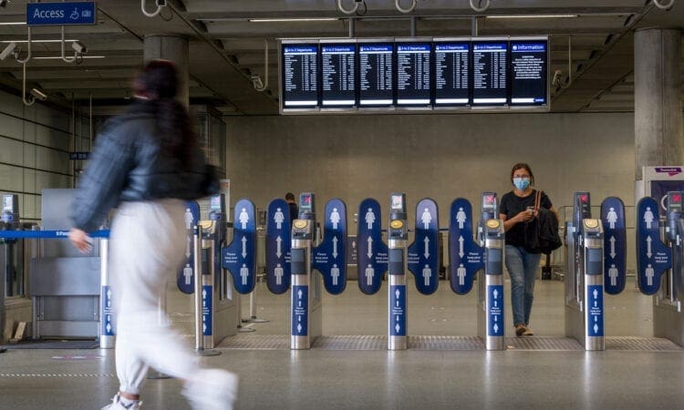 New Thameslink screens at St Pancras improve passenger experience