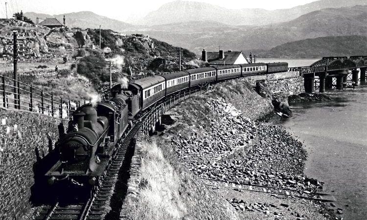 CENTENARIAN CAMERAMAN: Ron Buckley – Britain’s Oldest Railway Photographer