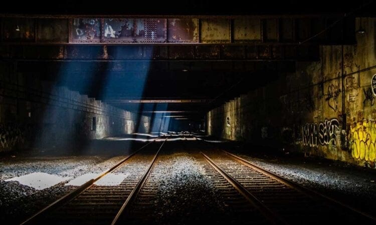 Grant Shapps calls for crackdown on graffiti across UK railway