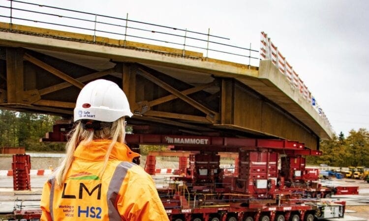 HS2: 914 tonne modular bridge moved into place in 45 minutes