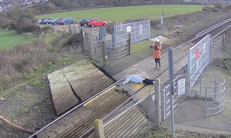 Police slam using East Sussex railway crossing for photographs