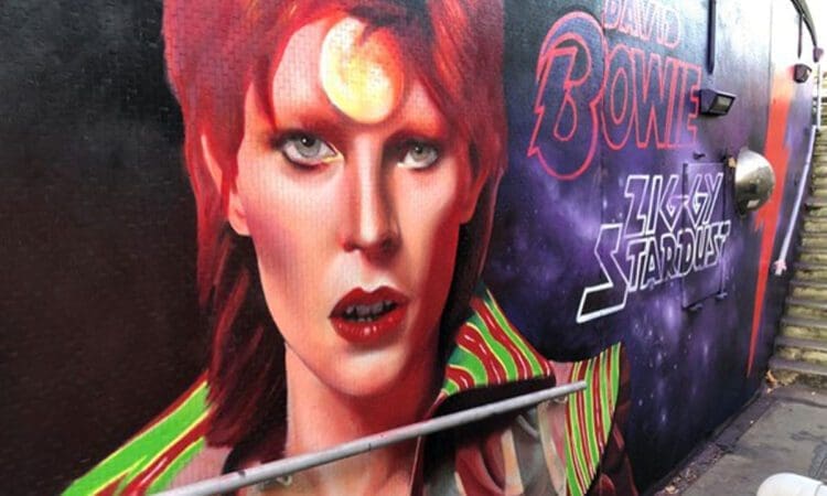 Waterloo station to host David Bowie-inspired silent disco￼