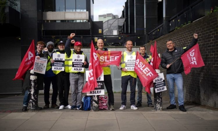 Train drivers walk out as Aslef chief says talks with ministers have stalled