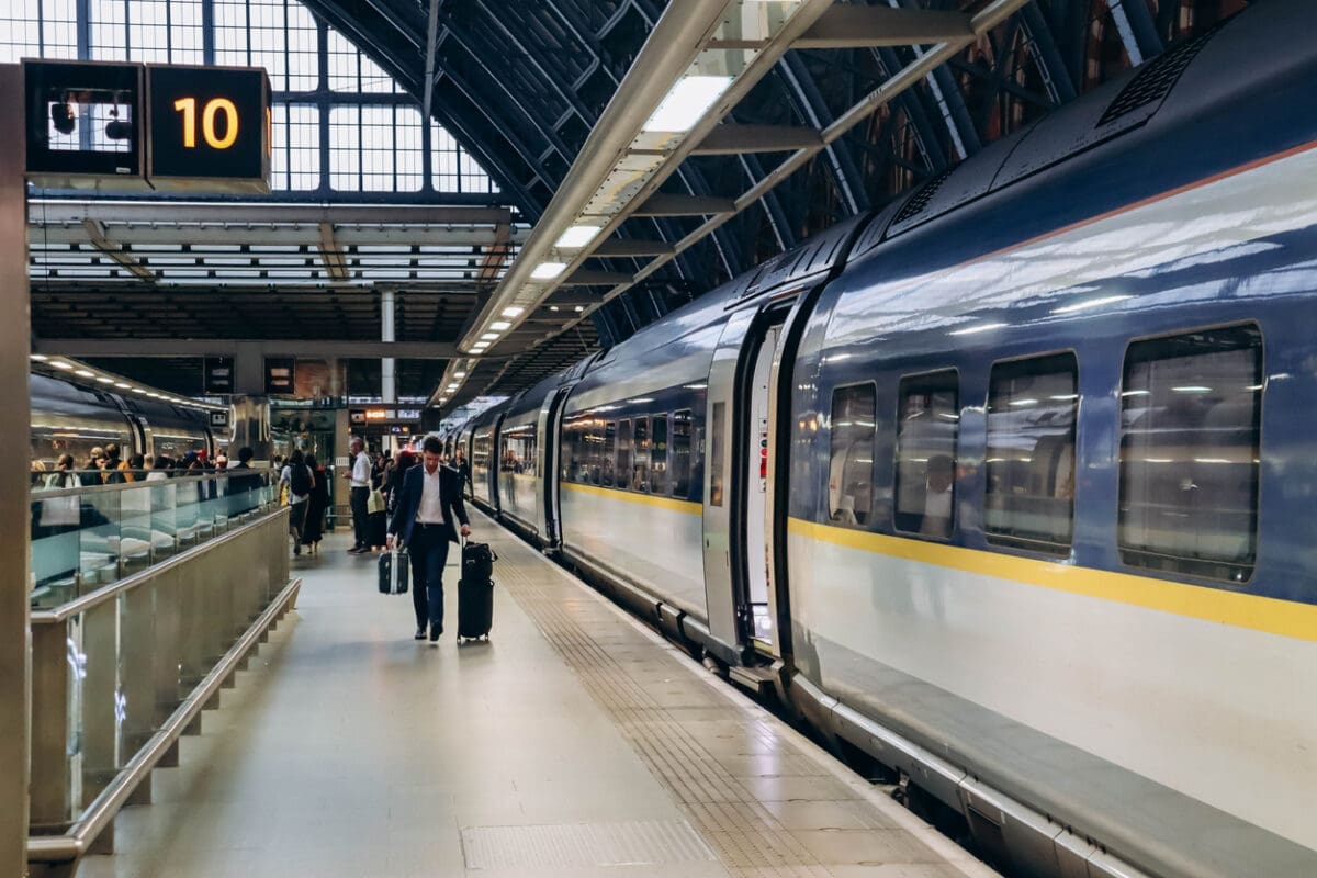 Eurostar reports ‘encouraging’ speeds for new EU border check …