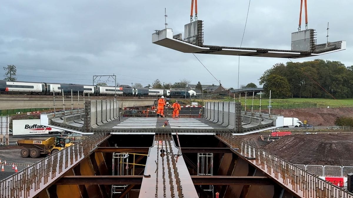 Time-lapse footage shows construction of huge railway bridge