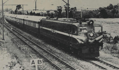 Metro-Cammell built stock of the original “Blue Train” in 1963, hauled by a “4E” class electric locomotive. These coaches are now used on the Johannesburg - Durban “Drakensberg Express”. Photo: courtesy University of Cape Town Library