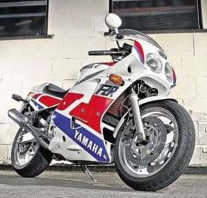 Yamaha-FZR1000-EXUP-2