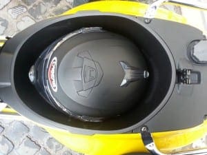 Vespa-Sprint---helmet-under-seat-(1)