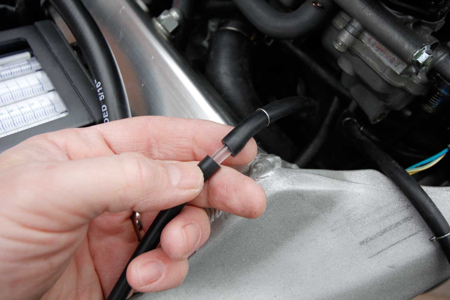 2 The Morgan Carbtune I’m using has ‘damper’ pipes fitted near the ends of the tubes –an ideal point to attach the vacuum pipes fitted to the bike. Link up each pipe, making sure you attach the first throttle body to the first gauge on the balancer, the second to the second and so on.