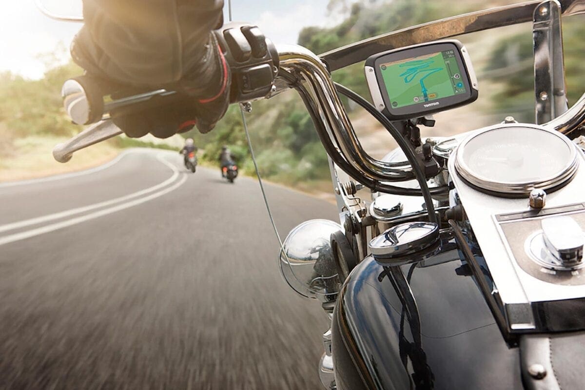 TomTom-Rider-lifestyle-lores