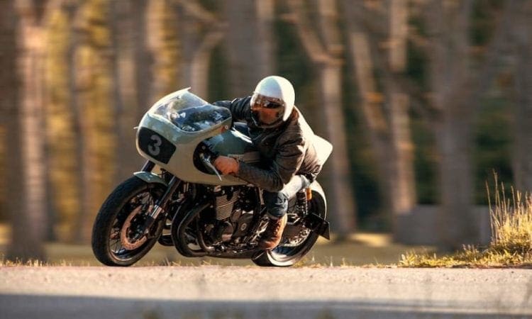 Video: Awesome cafe racer Yamaha being ridden