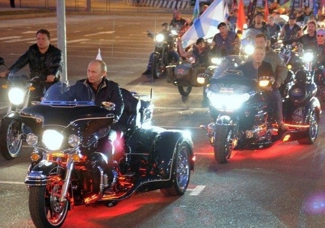 Video Russian Pro-Putin bike gang recreating WWII in Crimean stunt show